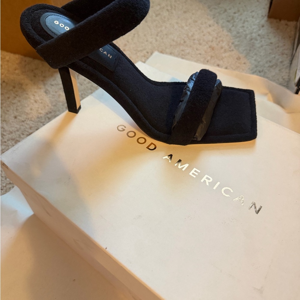 Good American Black Terry Cloth Strappy Stiletto Sandals - Picture 3 of 8